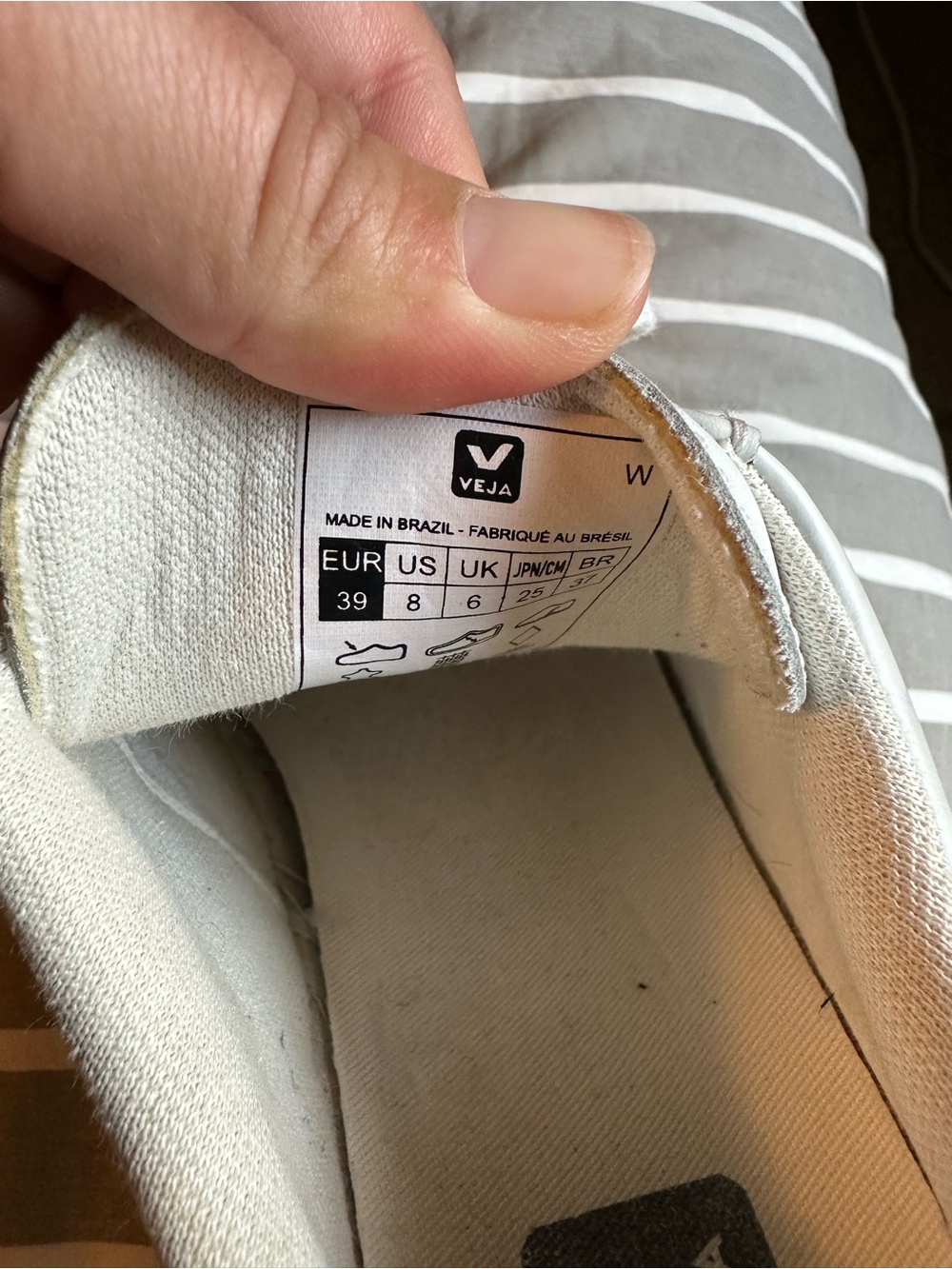 Veja Women's Low-Top Sneakers White with Black V and Gum Sole - Picture 3 of 7